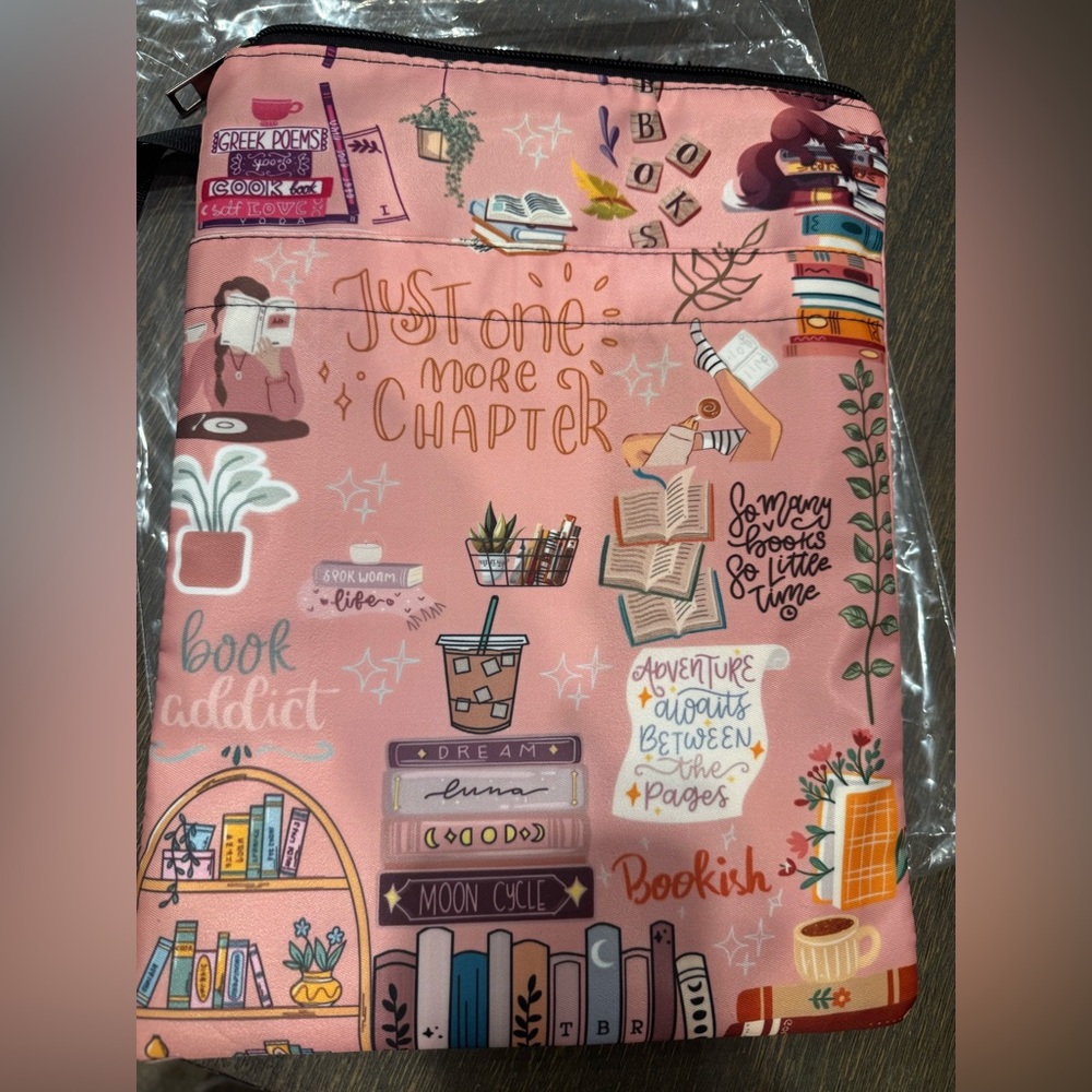 Zippered protective pouch for books